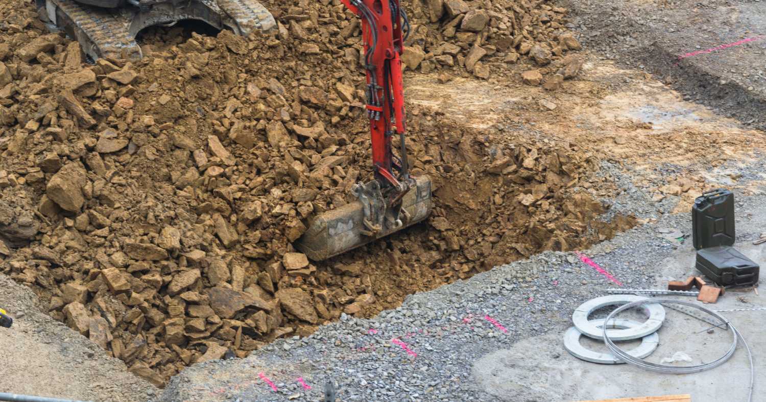 A Utilização de Mini Escavadeiras na Construção de Piscinas